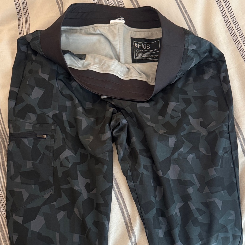 Figs Women's Dark Camouflage Pants